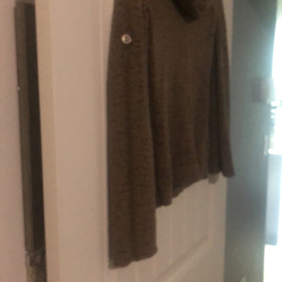 Tan sweater - Picture 3 of 6